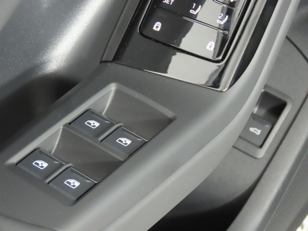Thumbnail: 2027 Audi Q6 e-tron - 29