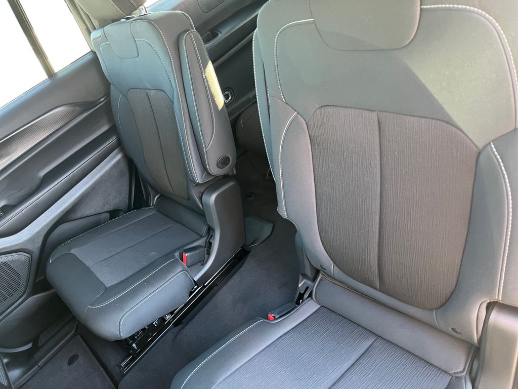 New Car 2025 Jeep Grand Cherokee L  Laredo For Sale Under $90,000 In Austin, Texas