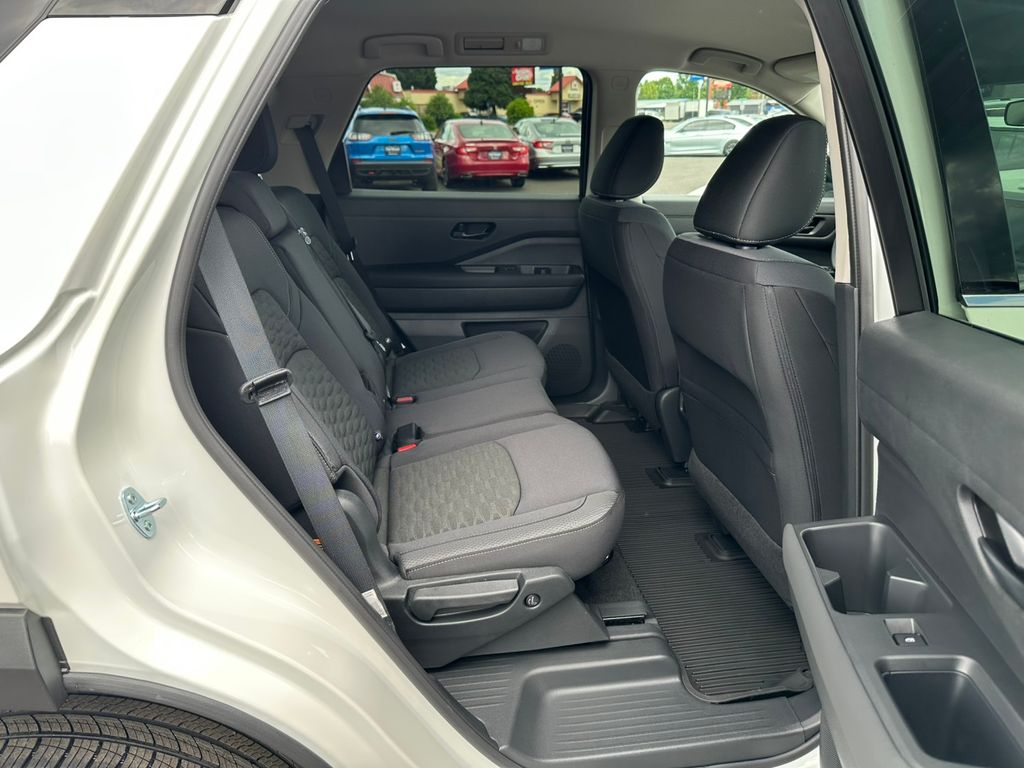 2025 Nissan Pathfinder S