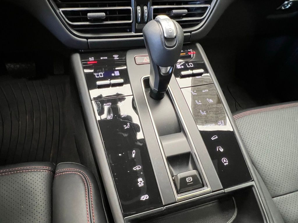 Thumbnail: 2024 Porsche Macan - 11