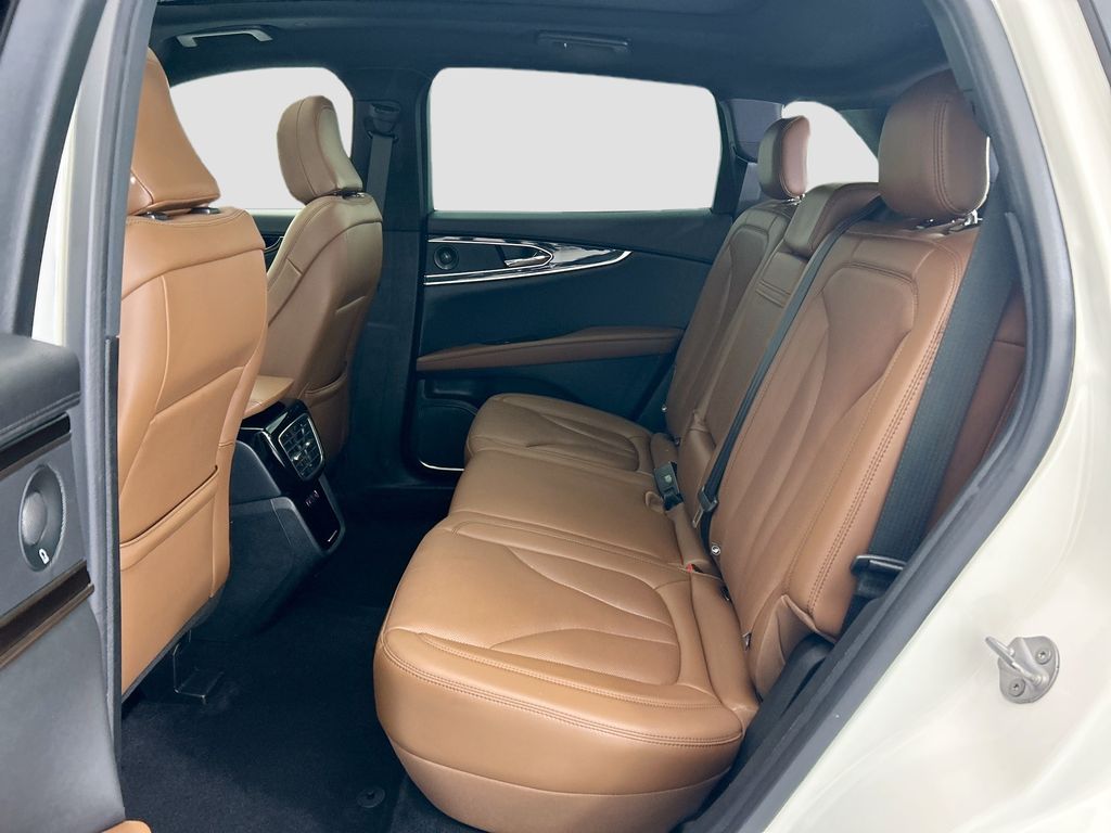 Thumbnail: 2022 Lincoln Nautilus - 18