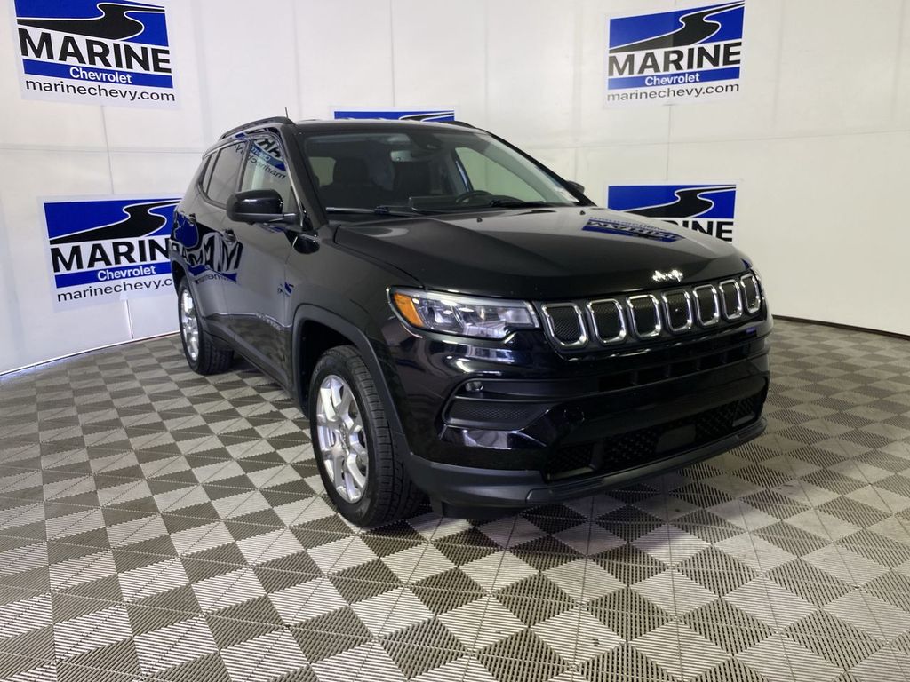 Diamond Black Crystal Pearlcoat 2022 Jeep Compass SUV / Crossover Four-Wheel Drive 9-Speed Automatic