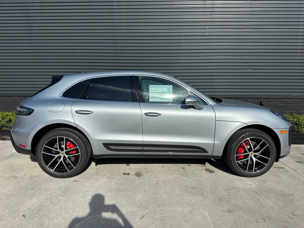 Thumbnail: 2026 Porsche Macan - 8