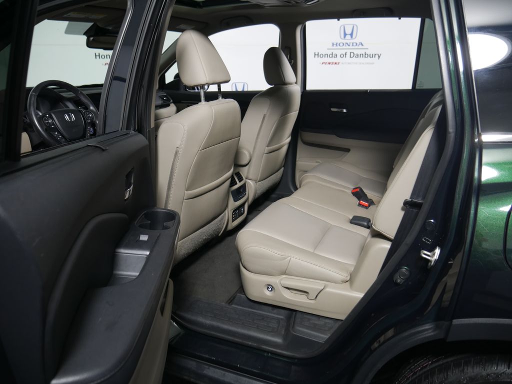 Thumbnail: 2017 Honda Pilot - 16
