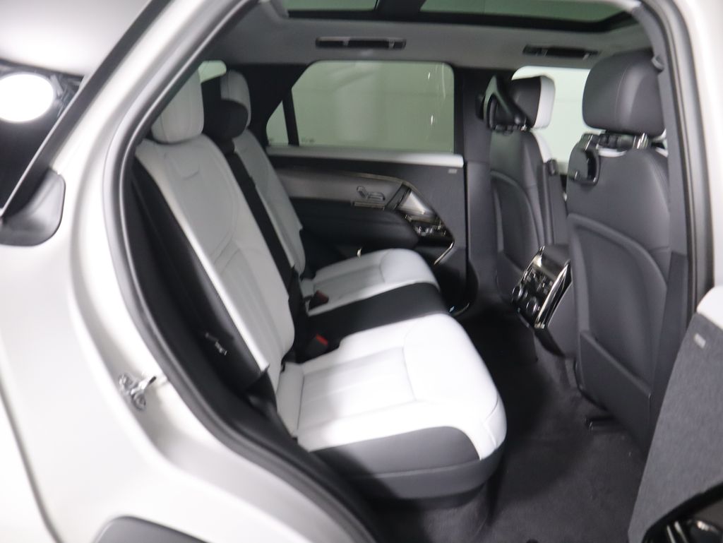 Thumbnail: 2025 Land Rover Range Rover Sport - 23