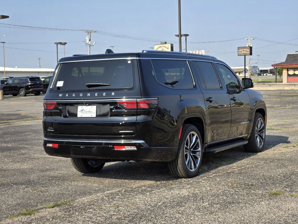 2023 Jeep Wagoneer L Series II 4