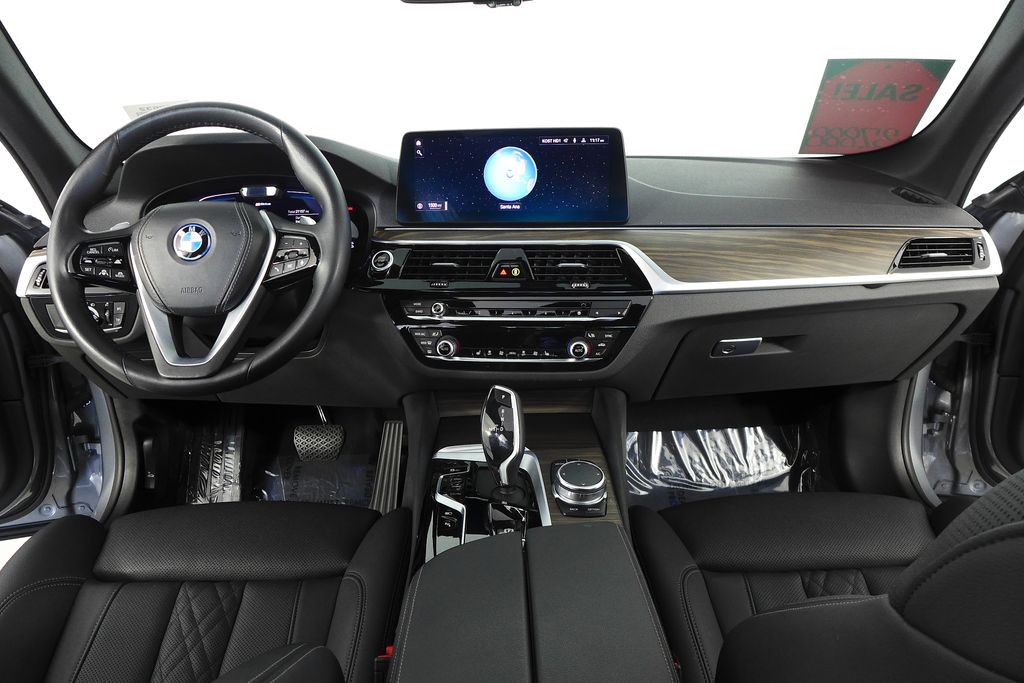 Thumbnail: 2023 BMW 5 Series - 24
