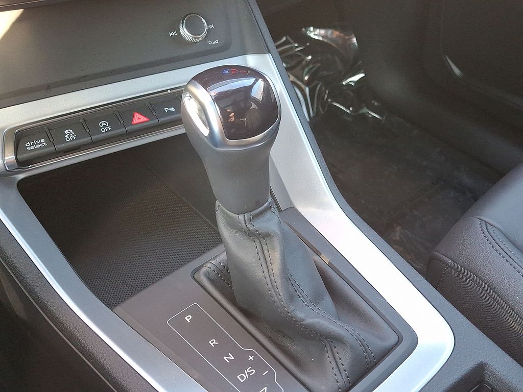 Thumbnail: 2025 Audi Q3 - 15