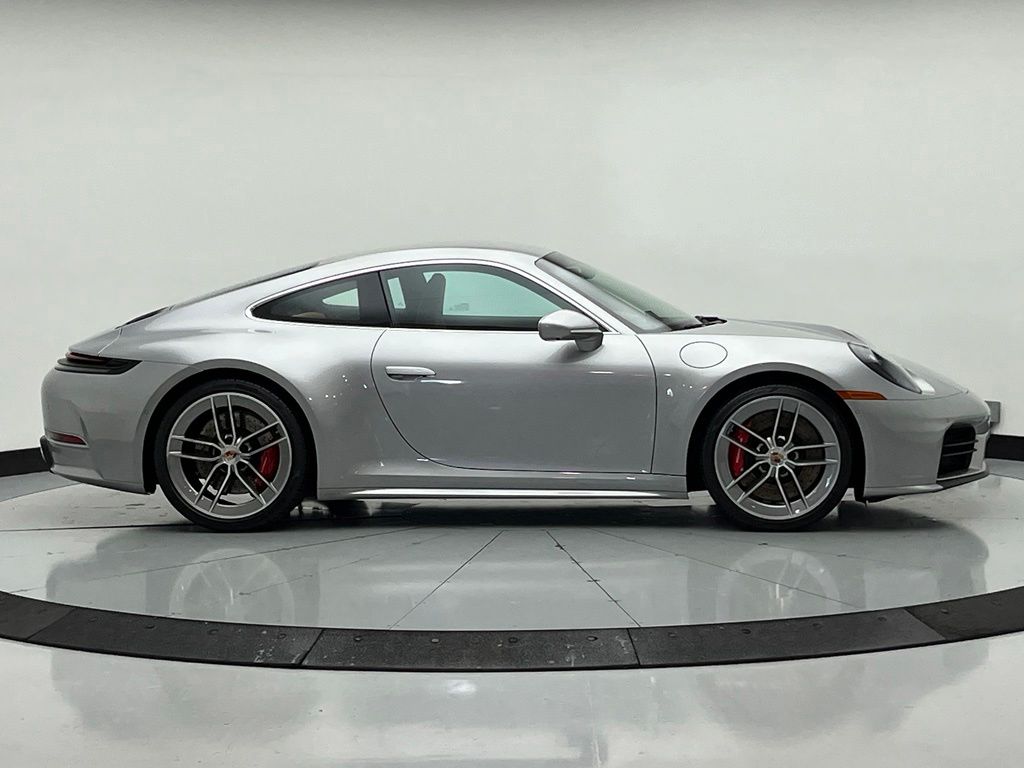 Thumbnail: 2025 Porsche 911 - 10
