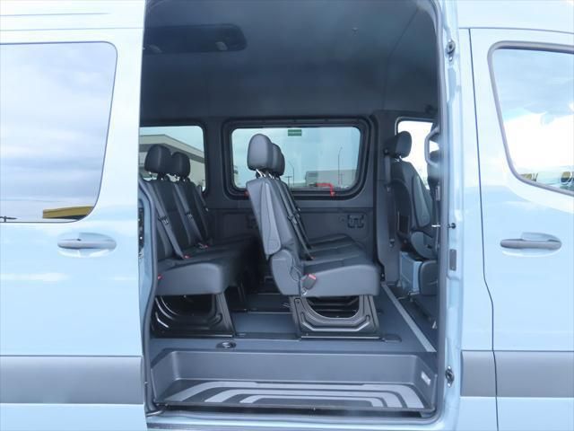 Thumbnail: 2025 Mercedes-Benz Sprinter - 25