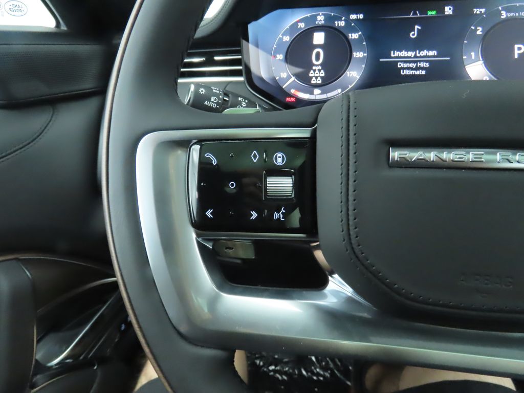 2025 Land Rover Range Rover SE 12