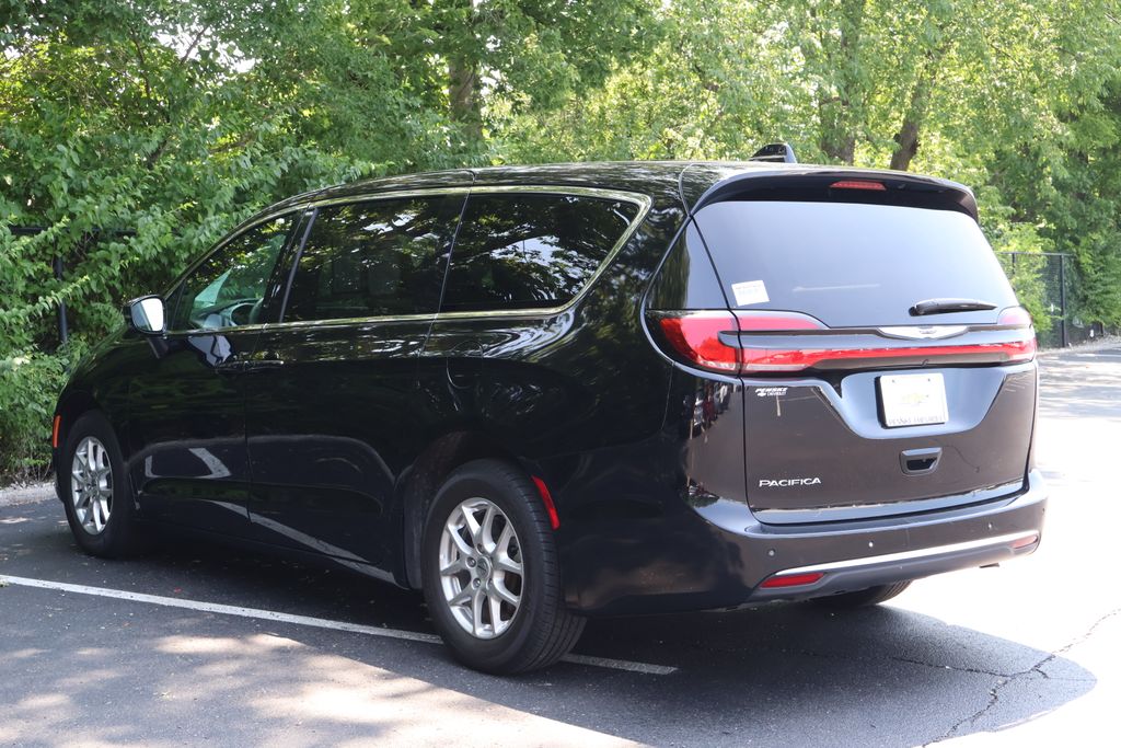 Thumbnail: 2025 Chrysler Pacifica - 5