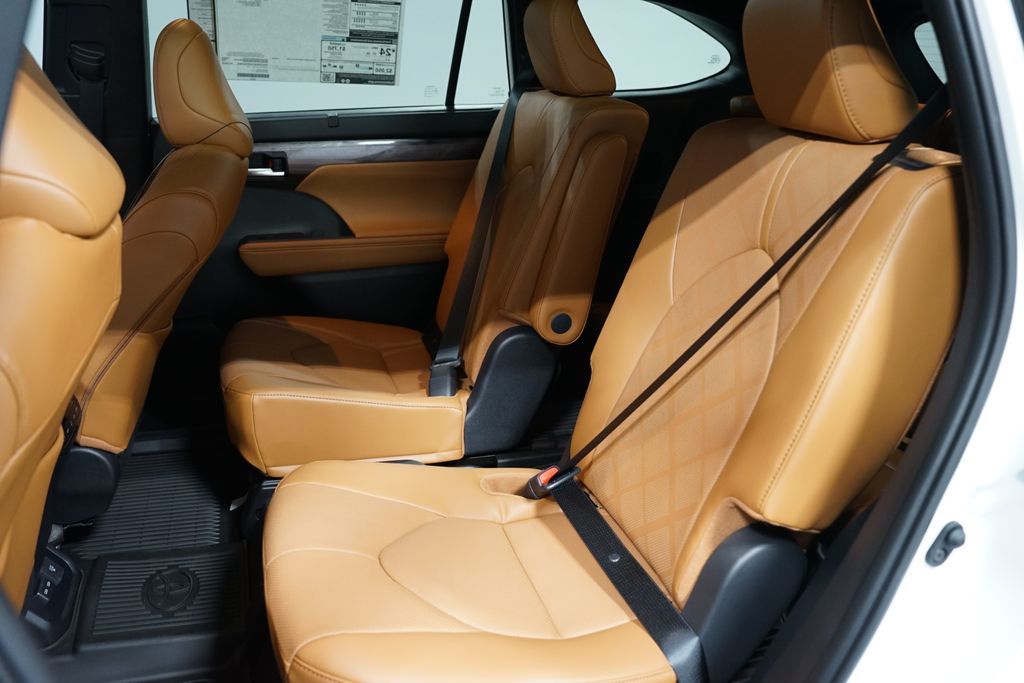 Thumbnail: 2026 Toyota Highlander - 31