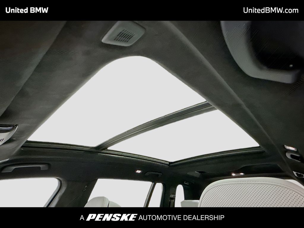 Thumbnail: 2026 BMW X7 - 12