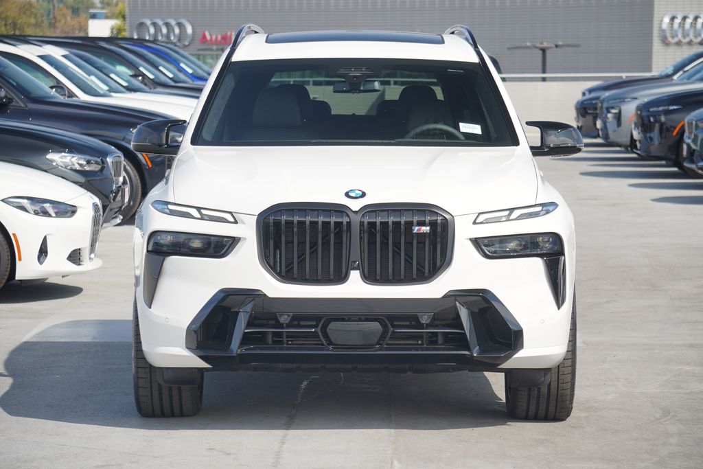 2025 BMW X7 M60i 2