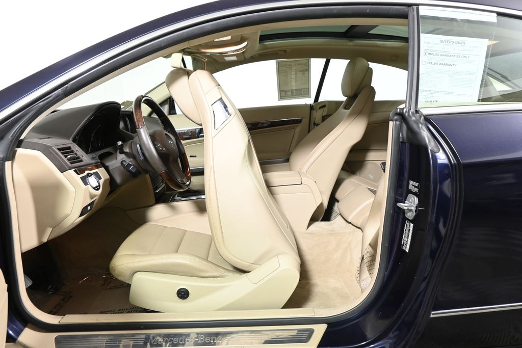 Thumbnail: 2010 Mercedes-Benz E-Class - 31