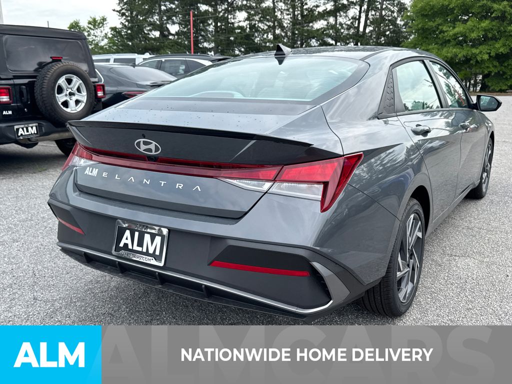 2025 Hyundai Elantra SEL Sport photo 4