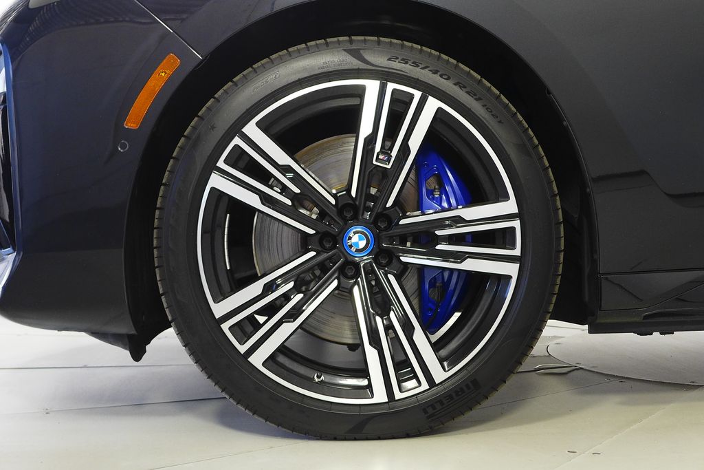 Thumbnail: 2023 BMW i7 - 5