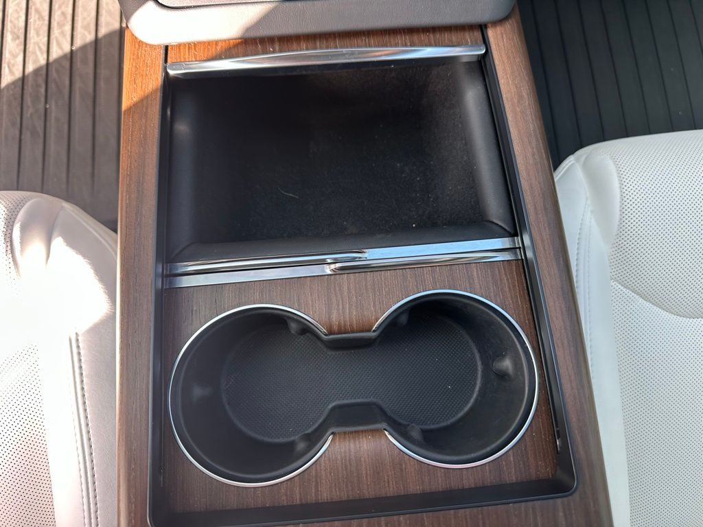 Thumbnail: 2022 Tesla Model S - 21