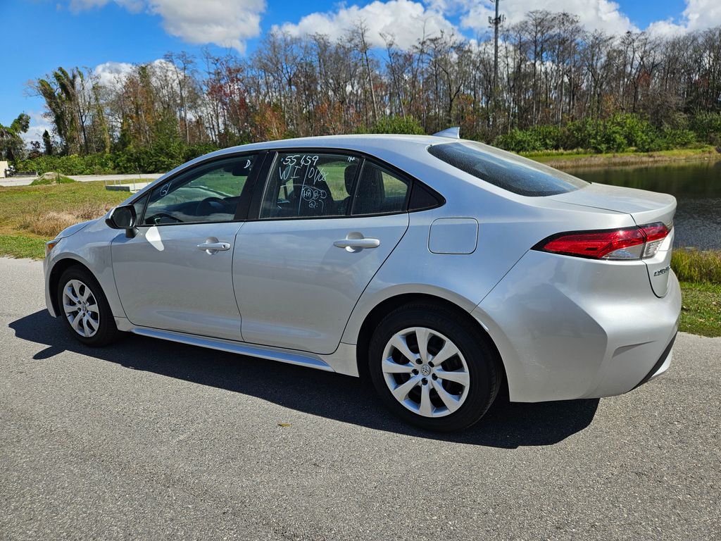 2022 Toyota Corolla LE 4