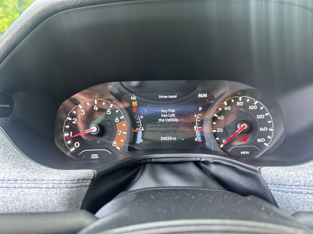Used 2024 White Jeep Latitude image 21