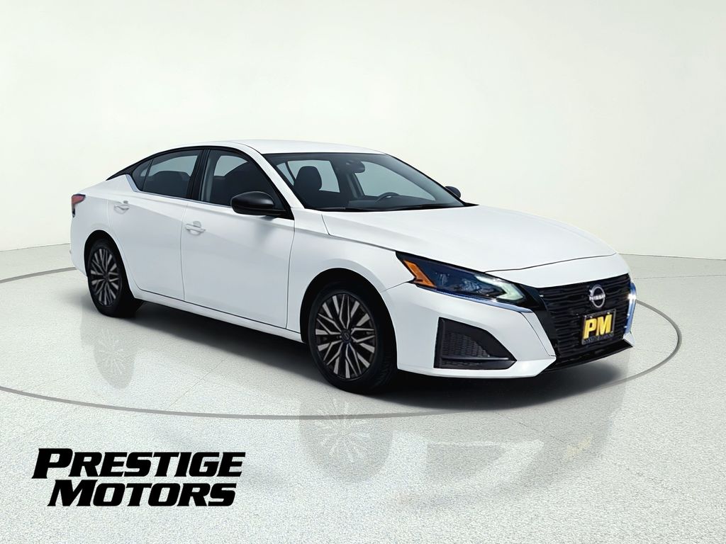 Glacier White 2025 Nissan Altima Sedan Front-Wheel Drive Continuously Variable Transmission