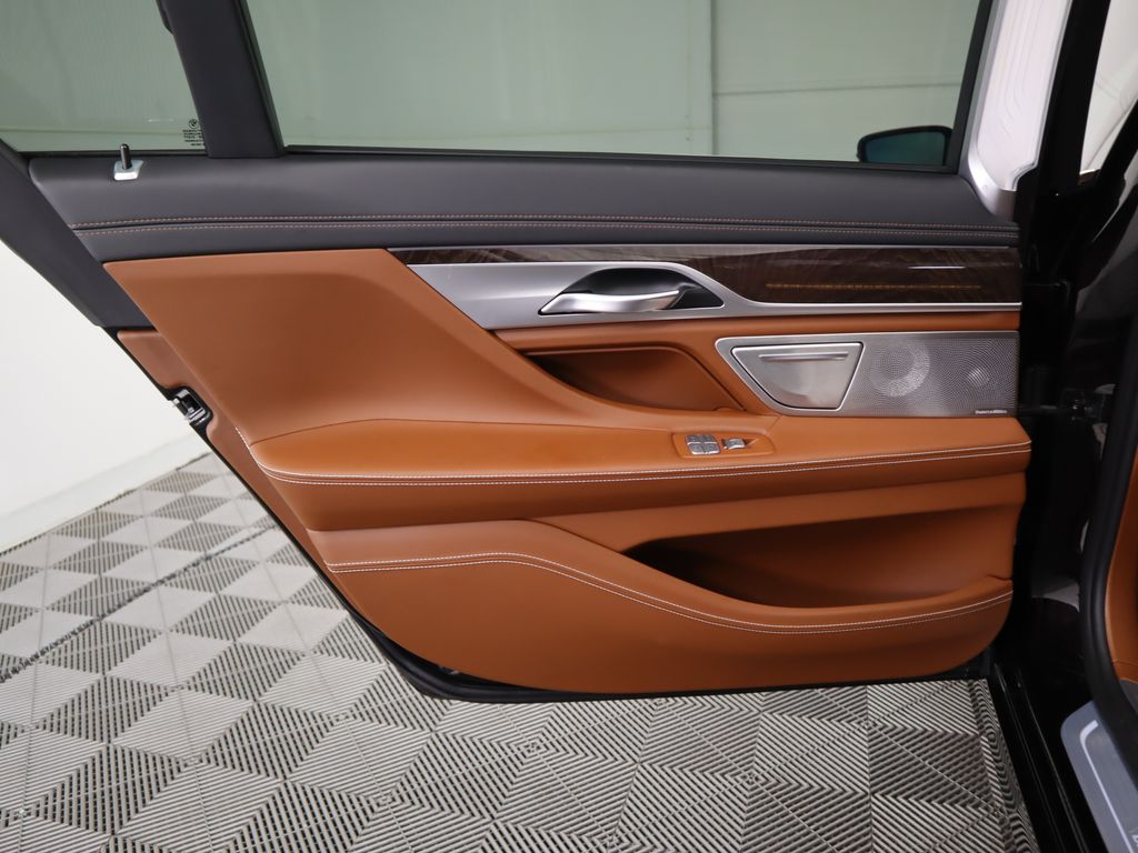 Thumbnail: 2019 BMW 7 Series - 27
