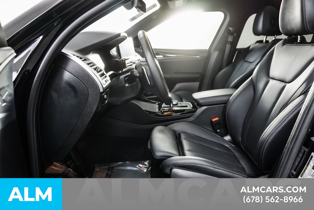 Used 2025 Black BMW xDrive30i image 16