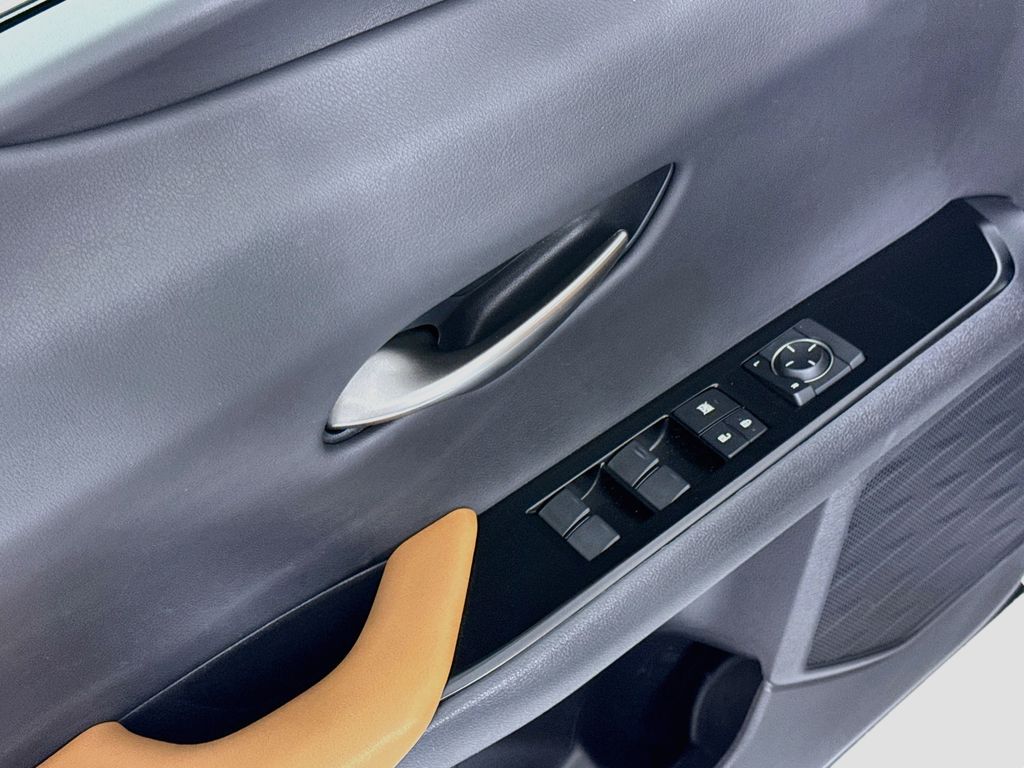 Thumbnail: 2022 Lexus UX - 23