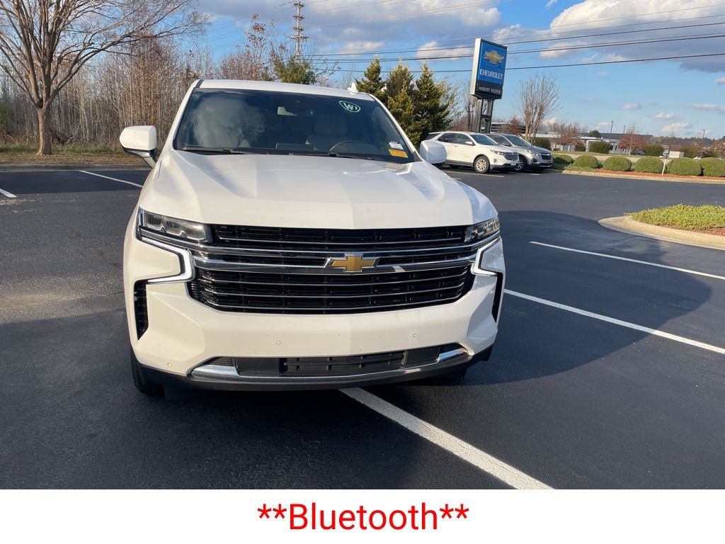 2023 Chevrolet Suburban LT photo 2