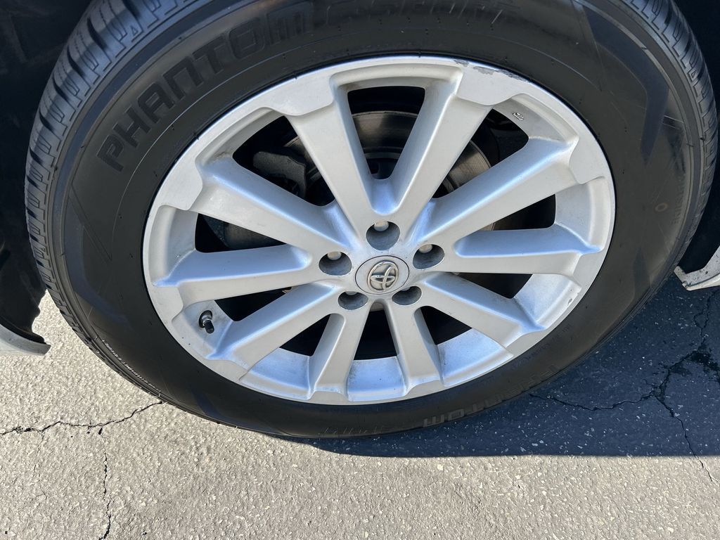 Thumbnail: 2010 Toyota Venza - 10