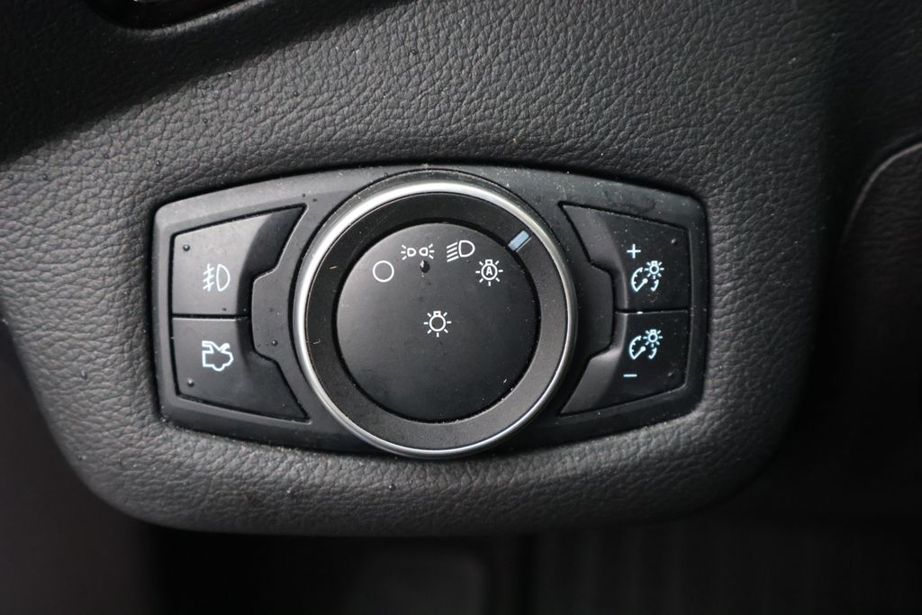 Thumbnail: 2016 Ford Escape - 17