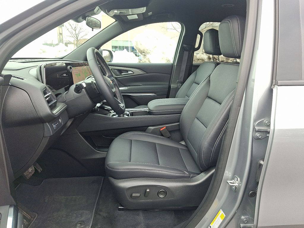 Thumbnail: 2025 Chevrolet Traverse - 15