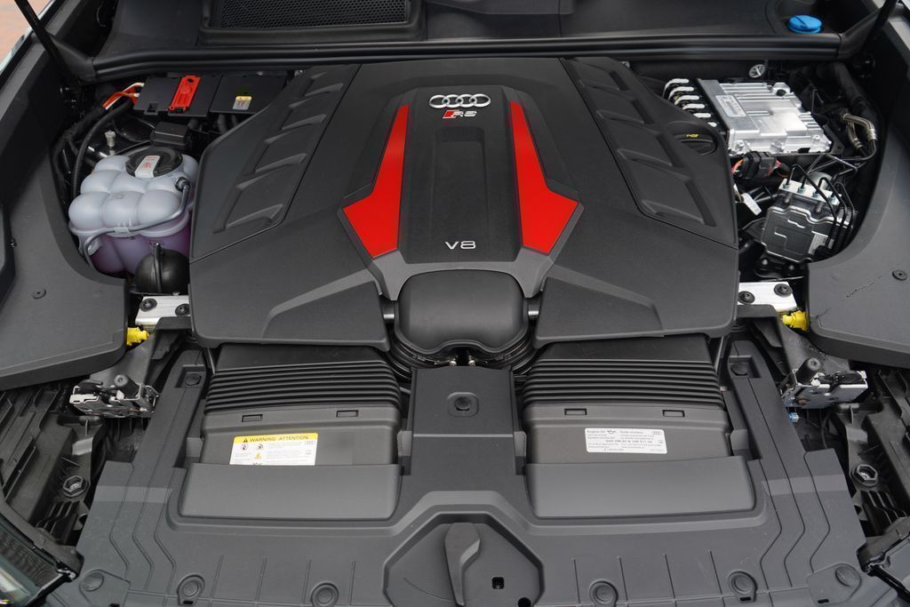 Thumbnail: 2026 Audi RS Q8 - 12