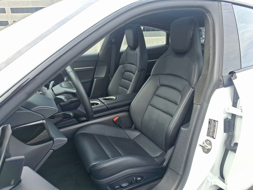 Thumbnail: 2022 Porsche Taycan - 5