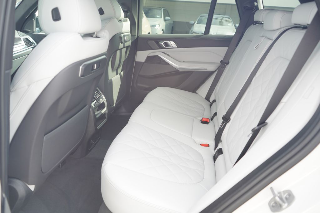 Thumbnail: 2026 BMW X5 - 12