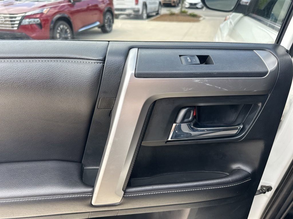 2016 Super White Toyota 4Runner SR5 RWD SUV