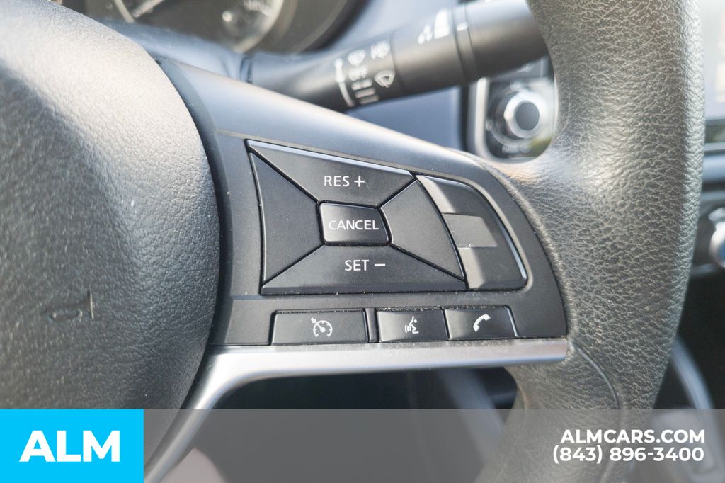 2023 Nissan Versa 1.6 SV photo 9