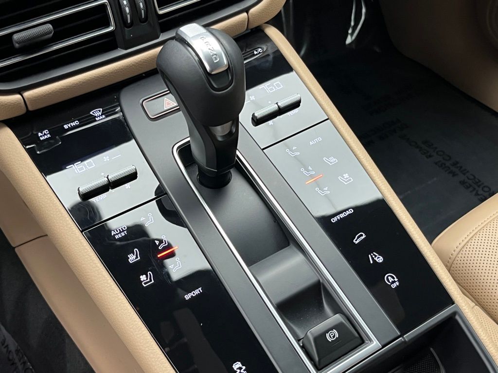 Thumbnail: 2023 Porsche Macan - 15