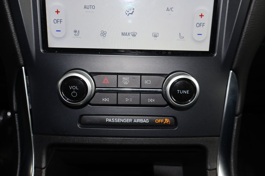 2023 Ford Edge Titanium 16