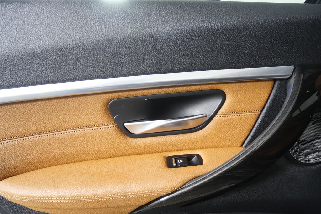 Thumbnail: 2017 BMW 3 Series - 14