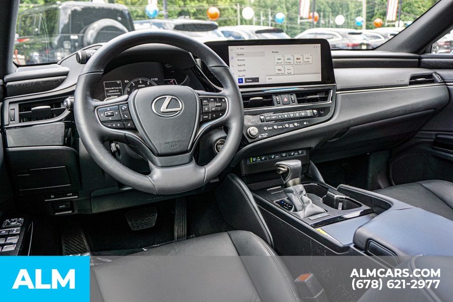 Used 2024 White Lexus 350 image 27