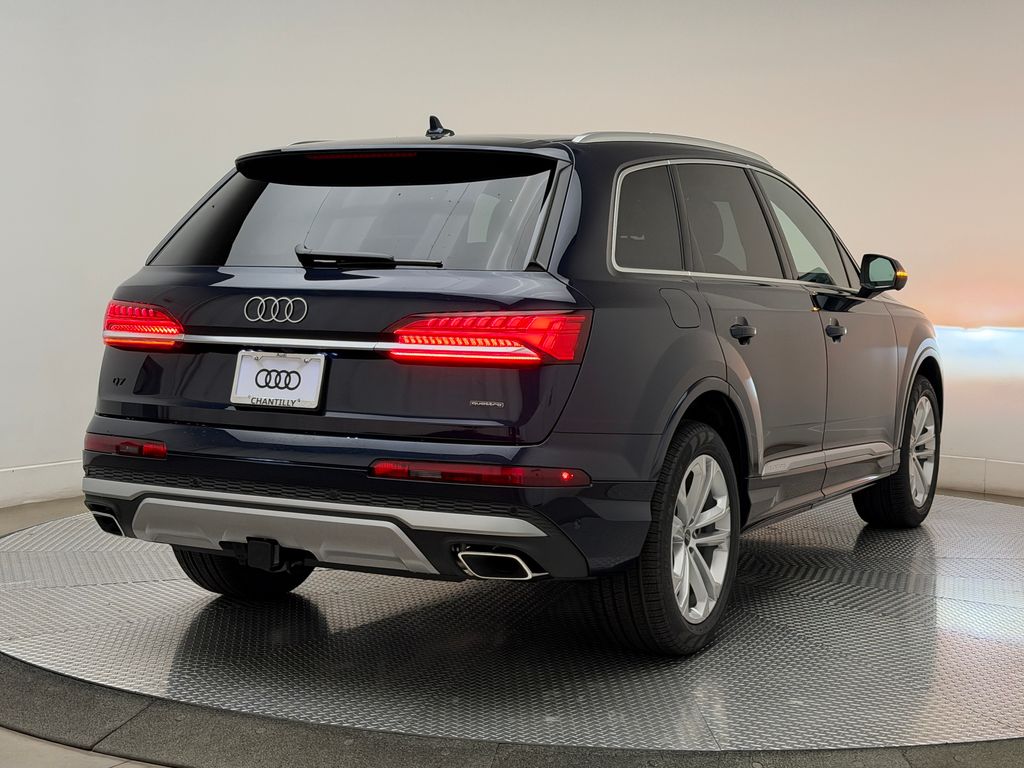 Thumbnail: 2026 Audi Q7 - 9