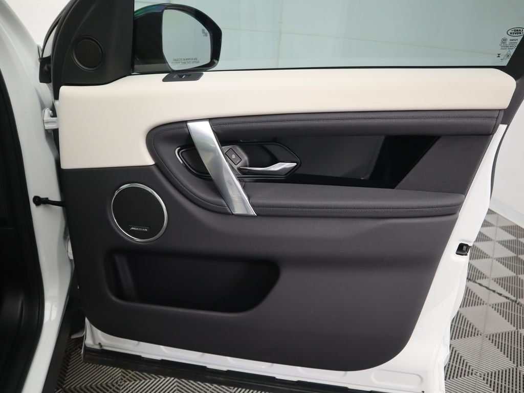 Thumbnail: 2025 Land Rover Discovery Sport - 26