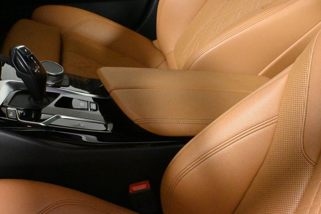 Thumbnail: 2022 BMW 5 Series - 25