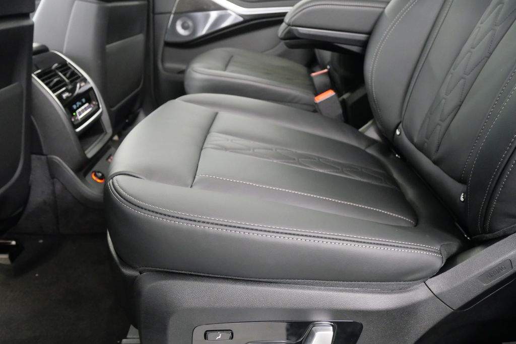 2026 BMW X7 Alpina XB7 16