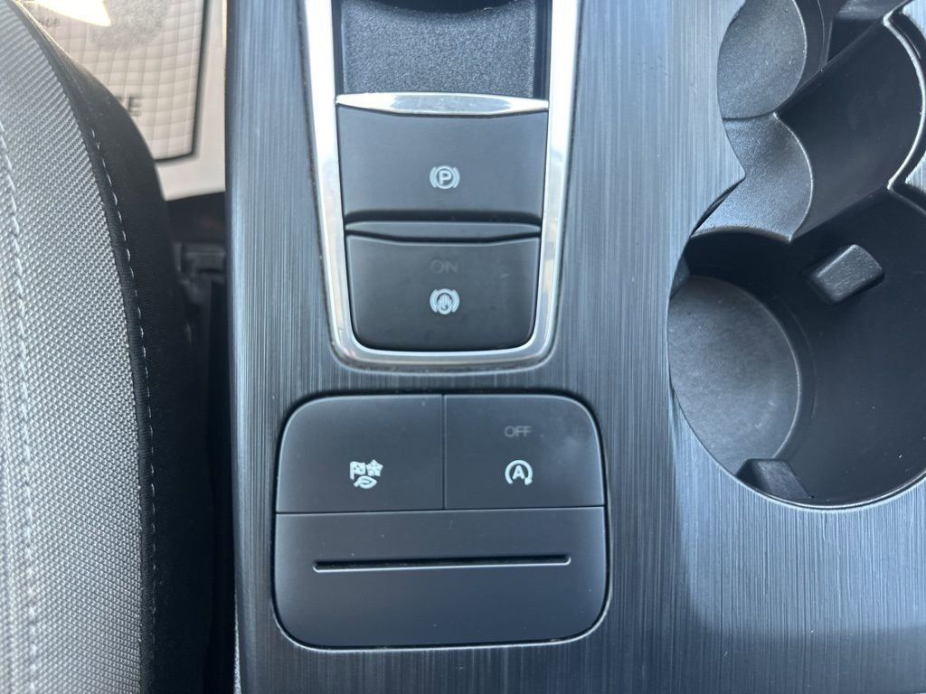 2022 Oxford White Ford Escape SE FWD SUV