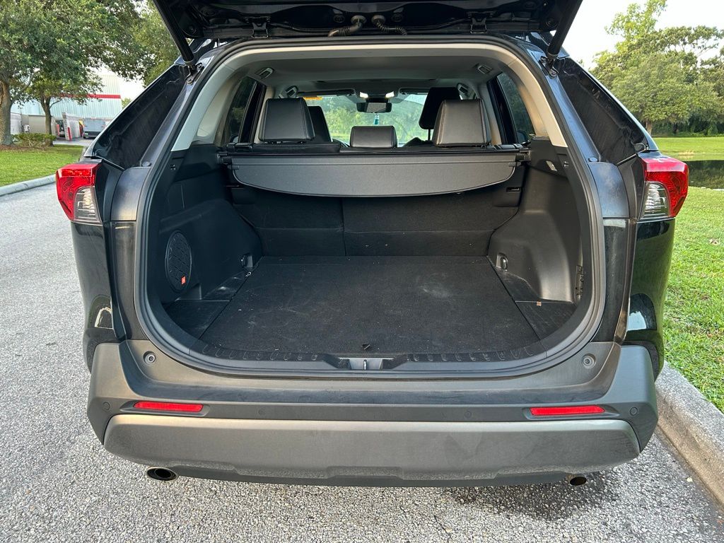 Thumbnail: 2021 Toyota RAV4 - 10