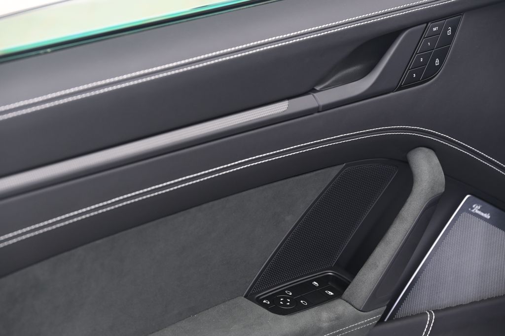 2024 Porsche 911 Carrera S 32