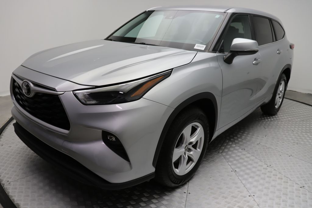 2023 Toyota Highlander L 2